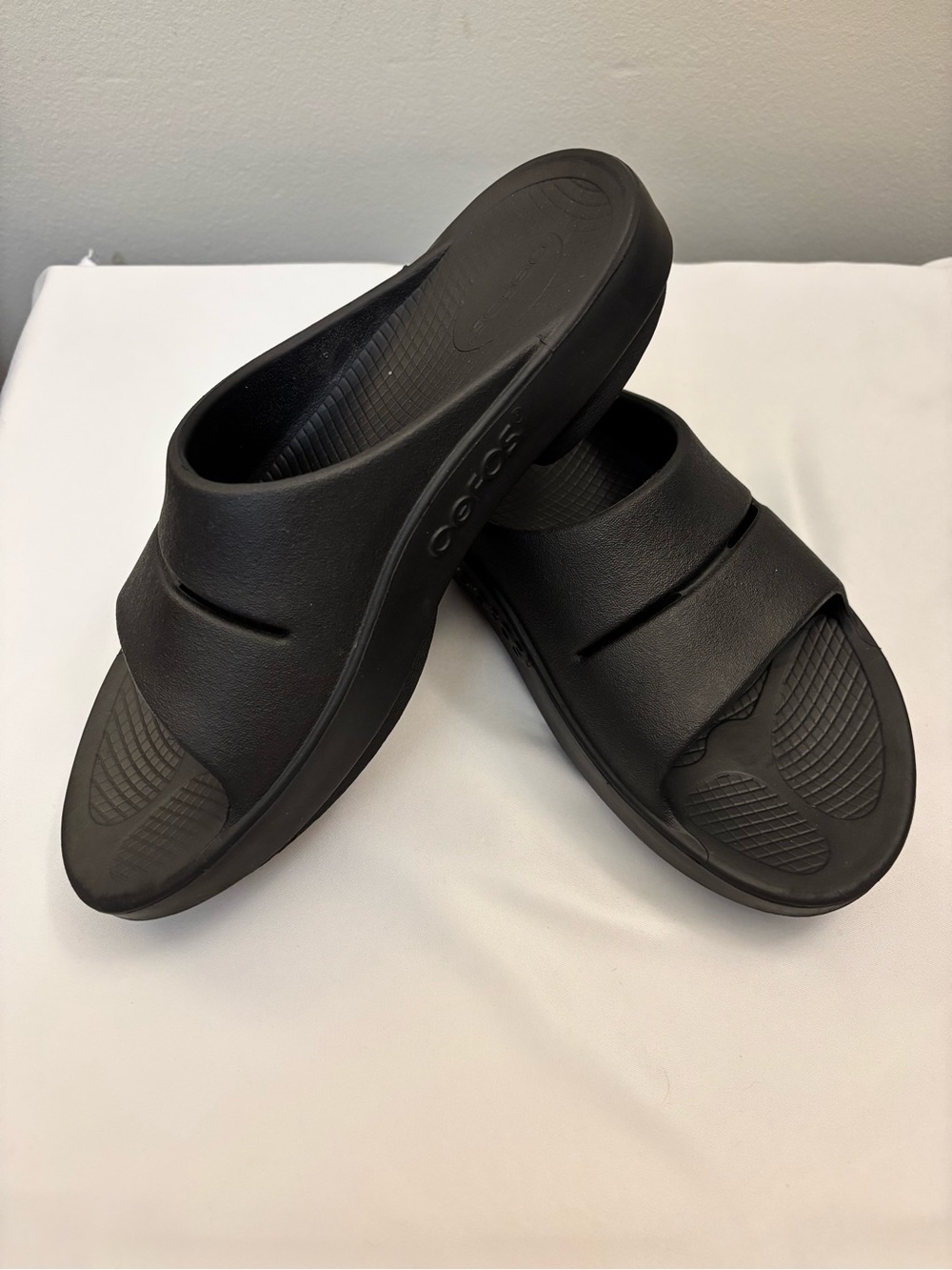 OOFOS OOahh Black Slides EU 40 Like New Unisex